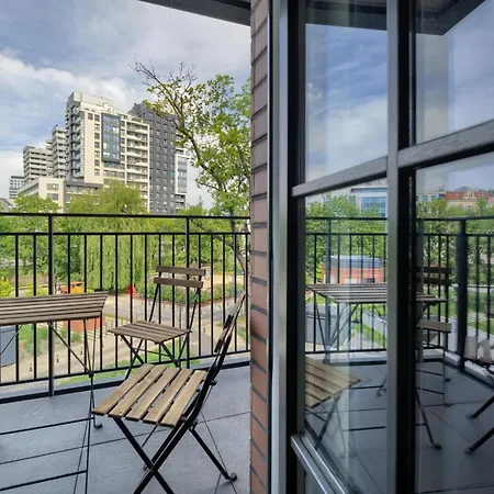 Aboutartapartments - By The River דירה