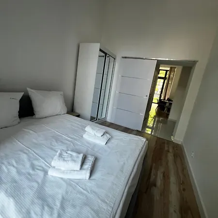 Aboutartapartments - By The River Apartament *